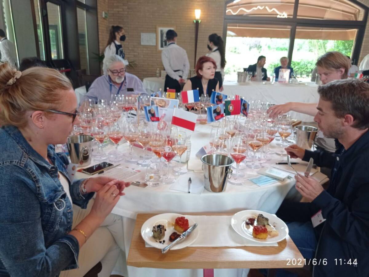 foodrose selection i migliori rosati incontrano piatti dei giovani dellalberghiero a laquila